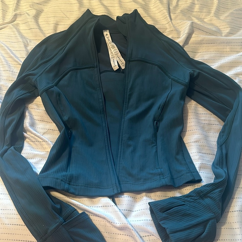 Lululemon zip up size 4. Forest green . Worn once . Paid $90.